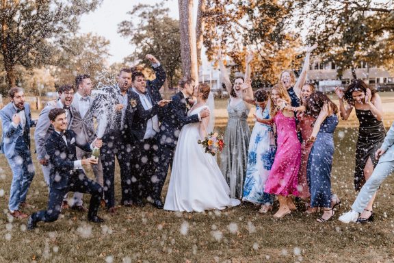 Gruppenbild Hochzeit lustig